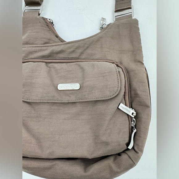 baggallini criss cross travel crossbody bag Pacific Take advantage of multifunctional pockets to keep your essentials close at hand baggallini Criss Cross Bagg -